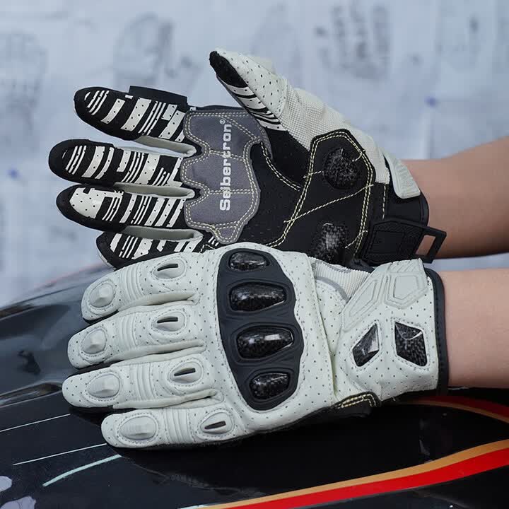 seibertron-gallery:sps7-white-scenes-20260721 | 商品:8845812334782 | カラー: ホワイト | スロット:2 | Seibertron SPS-7 ホワイトのバイク用グローブのライディングシーン 2