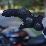カラー:Black | batch:sps4-scenes-20260716 | role:scene-04 | Seibertron SPS-4 冬用防雨バイク用グローブ ブラック ライディングシーン 04
