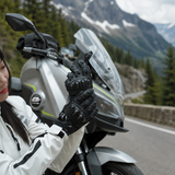 batch:sps7w-gallery-20260716 | 役割:ライフスタイル-03 | Seibertron SPS-7W 防水バイク用ライディンググローブ ライフスタイル画像