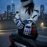 batch:sps7w-gallery-20260716 | 役割:ライフスタイル-06 | Seibertron SPS-7W 防水バイク用ライディンググローブ ライフスタイル画像