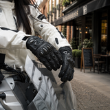 バッチ:sps7w-gallery-20260716 | 役割:ライフスタイル-17 | Seibertron SPS-7W 防水オートバイ用ライディンググローブ ライフスタイル画像